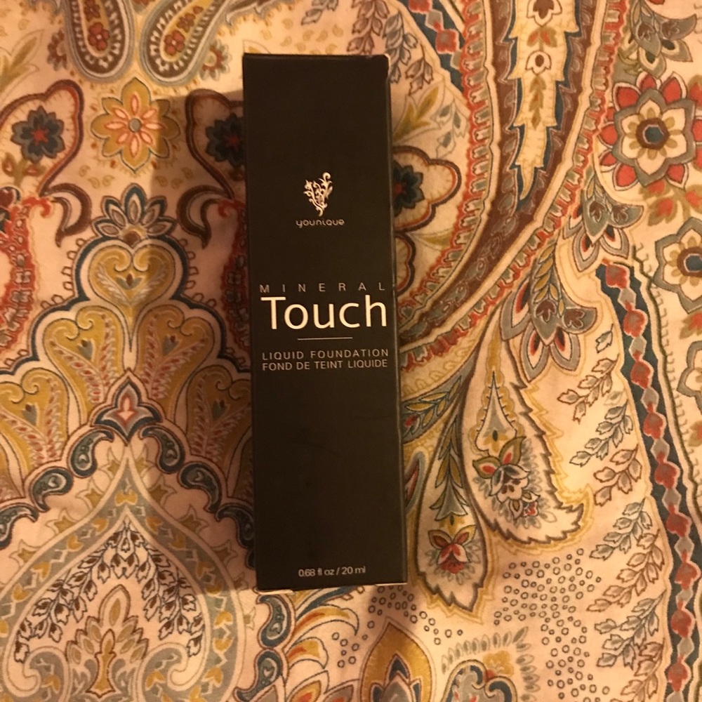 Brand new! Younique liquid foundation in Taffeta.